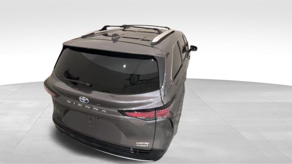 2022 Toyota Sienna Limited photo 5
