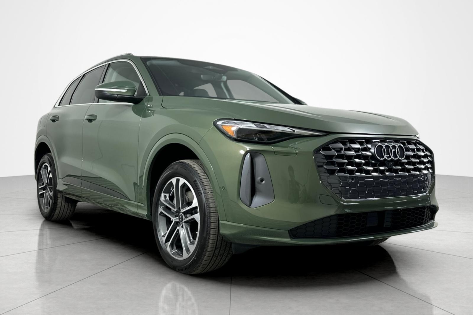 2025 Audi Q5 Premium TFSI photo 2