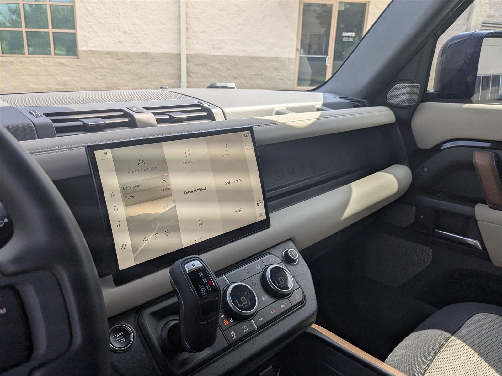 2023 Land Rover Defender 130 X photo 18