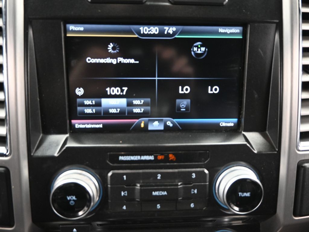 2015 Ford F-150 Platinum photo 14