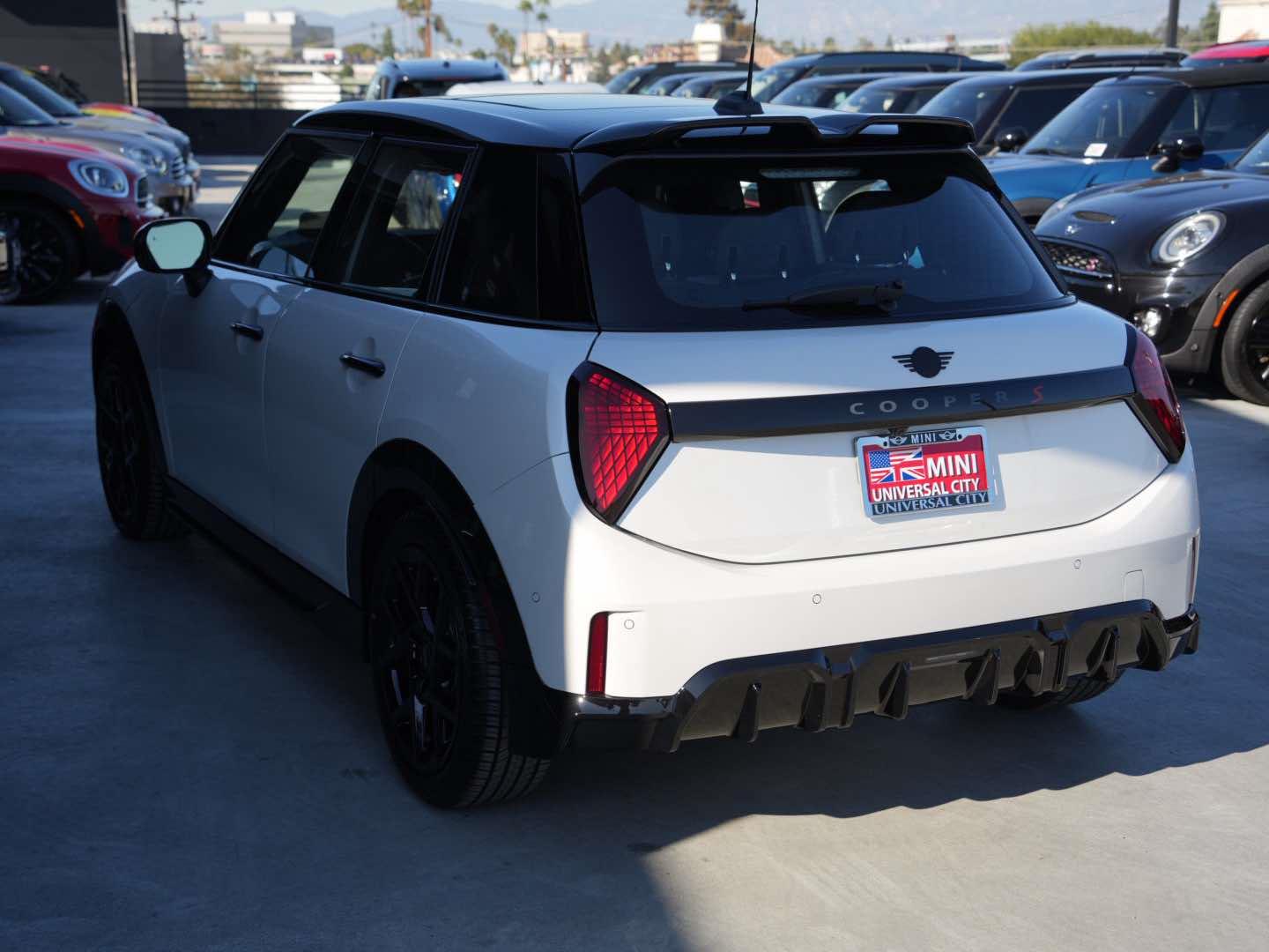 2026 Mini Cooper 4 Door Hardtop S Iconic photo 3