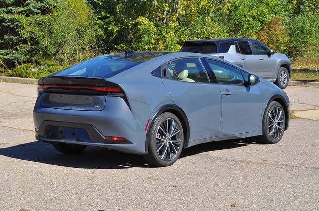 2023 Toyota Prius XLE photo 3