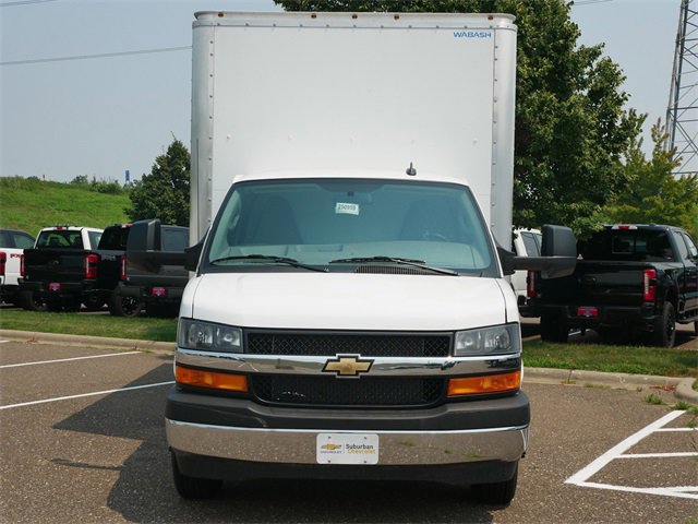 2025 Chevrolet Express Cutaway 3500 photo 2