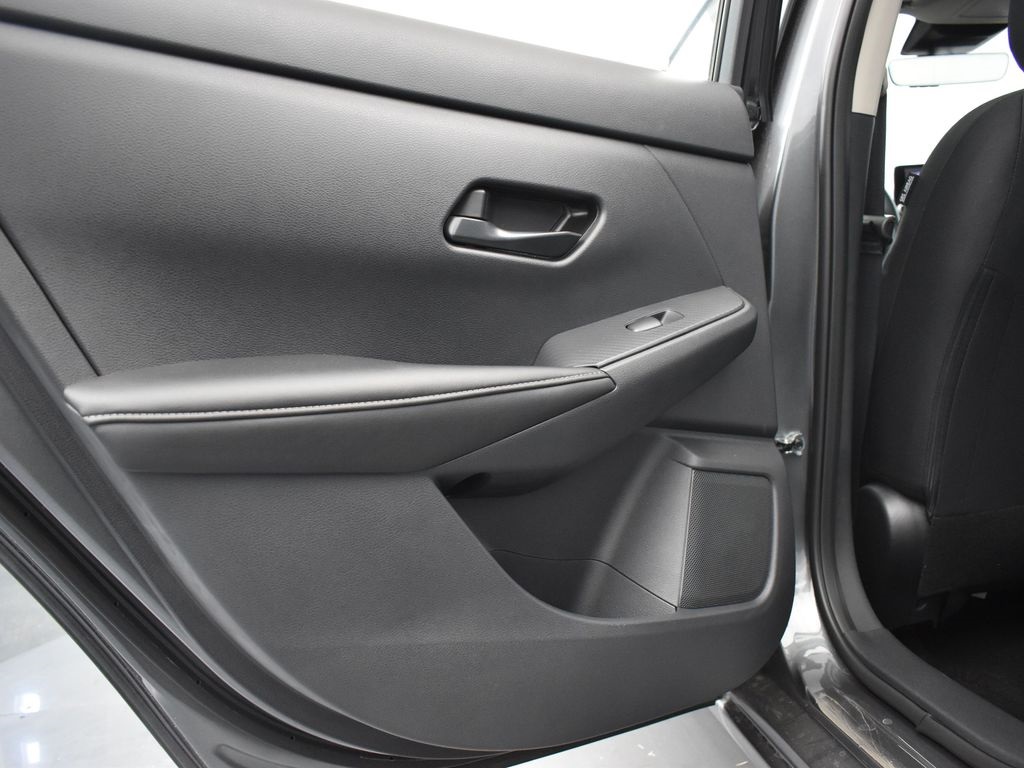2025 Nissan Sentra SV photo 16