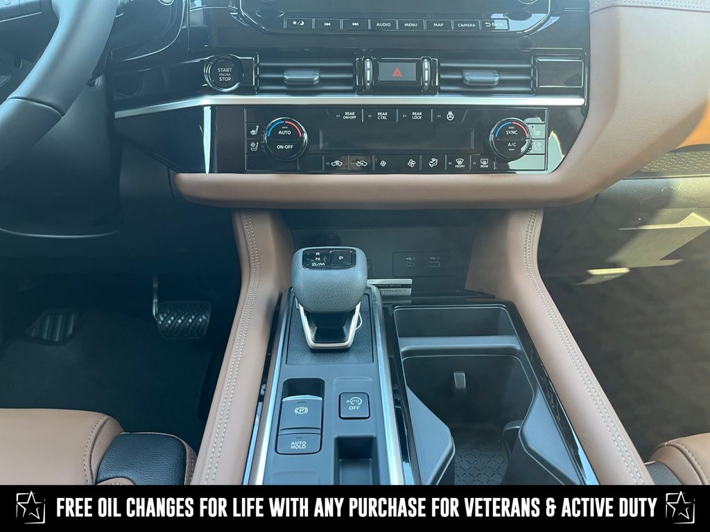 2025 Nissan Pathfinder Platinum photo 2