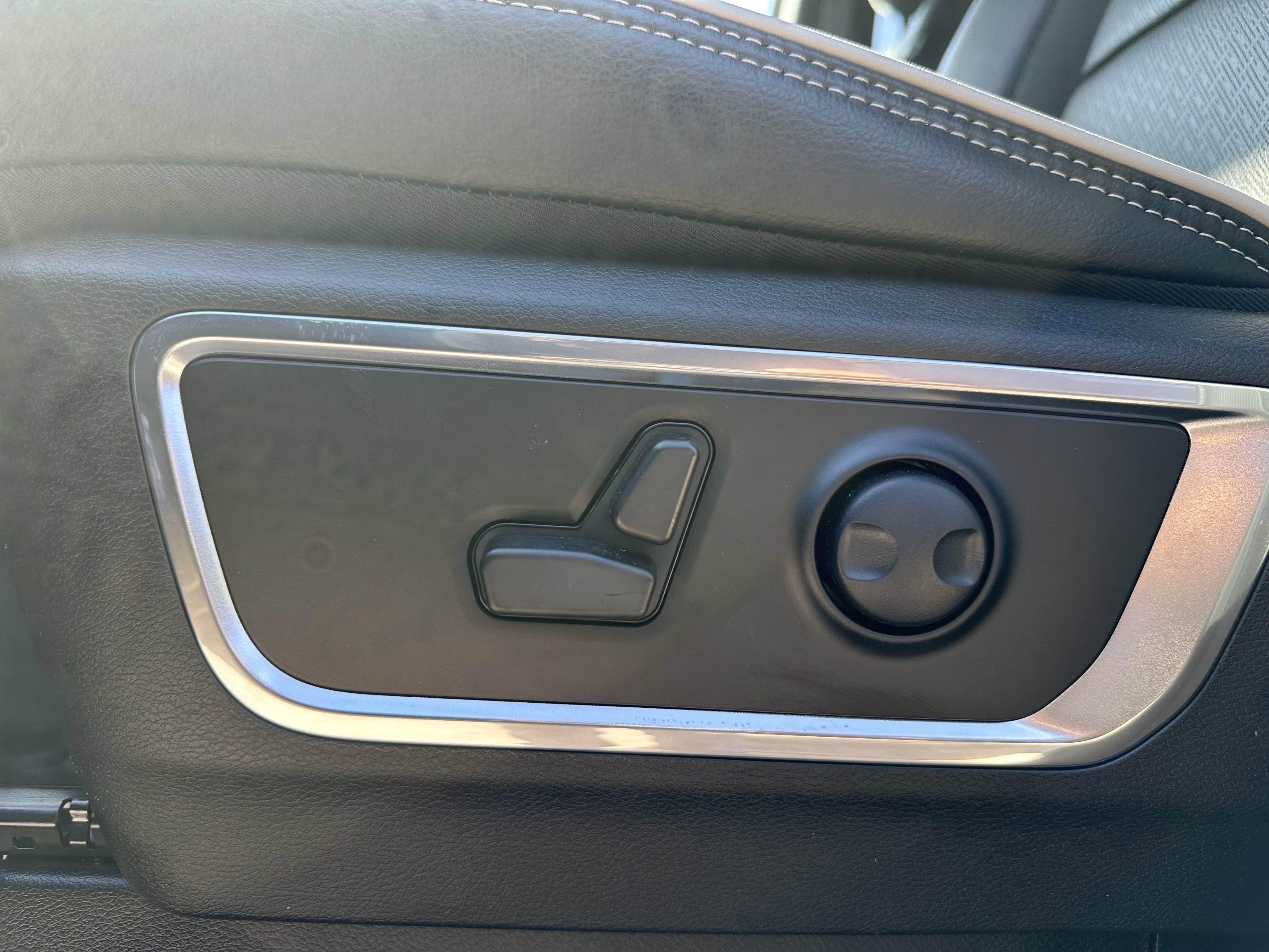 2025 Ram 1500 Laramie photo 2