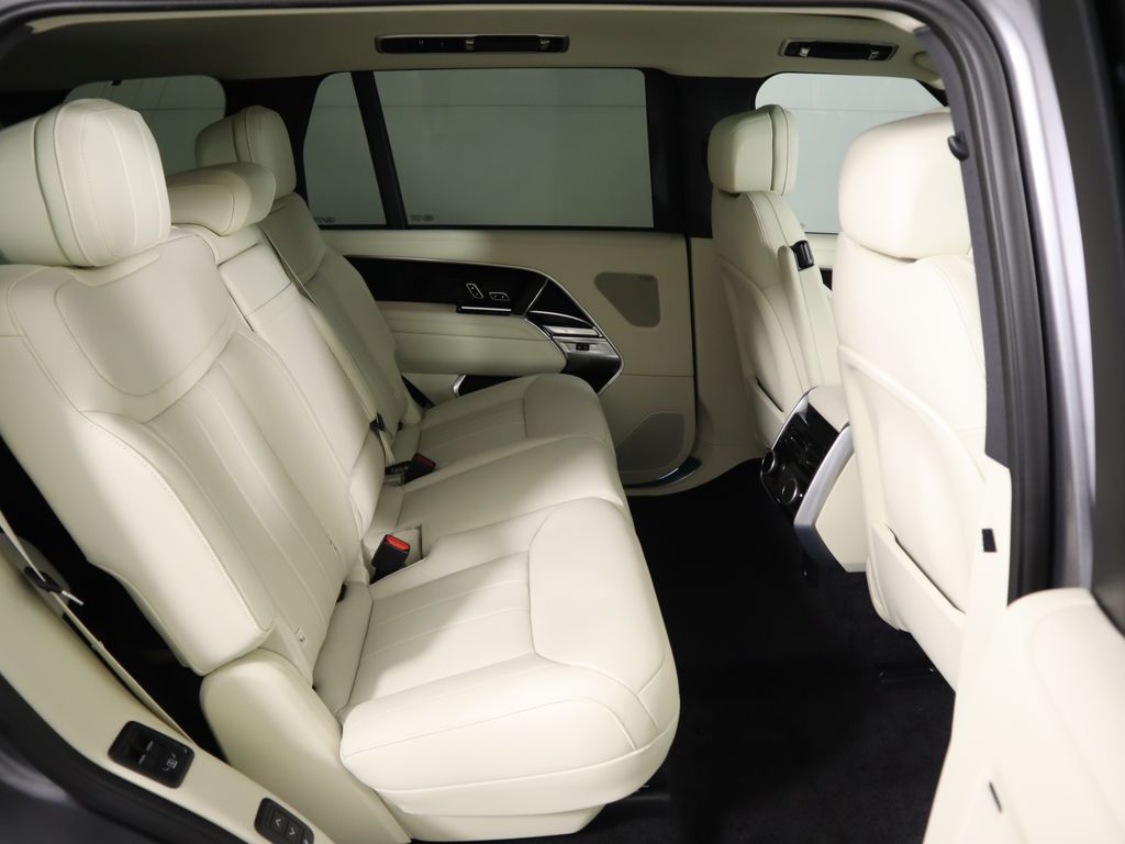 2025 Land Rover Range Rover SE photo 20