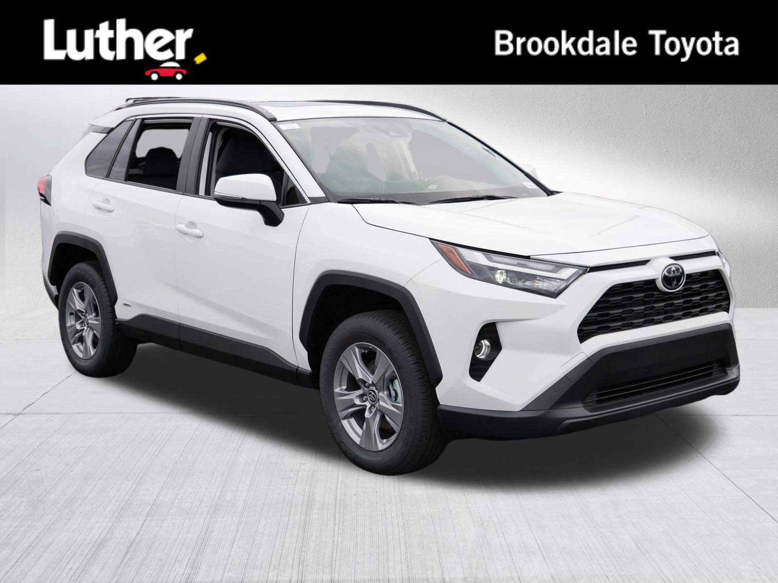 2025 Toyota RAV4 XLE's photo