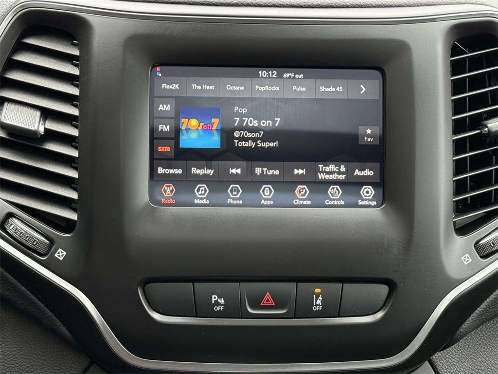 2021 Jeep Cherokee Latitude Lux photo 18