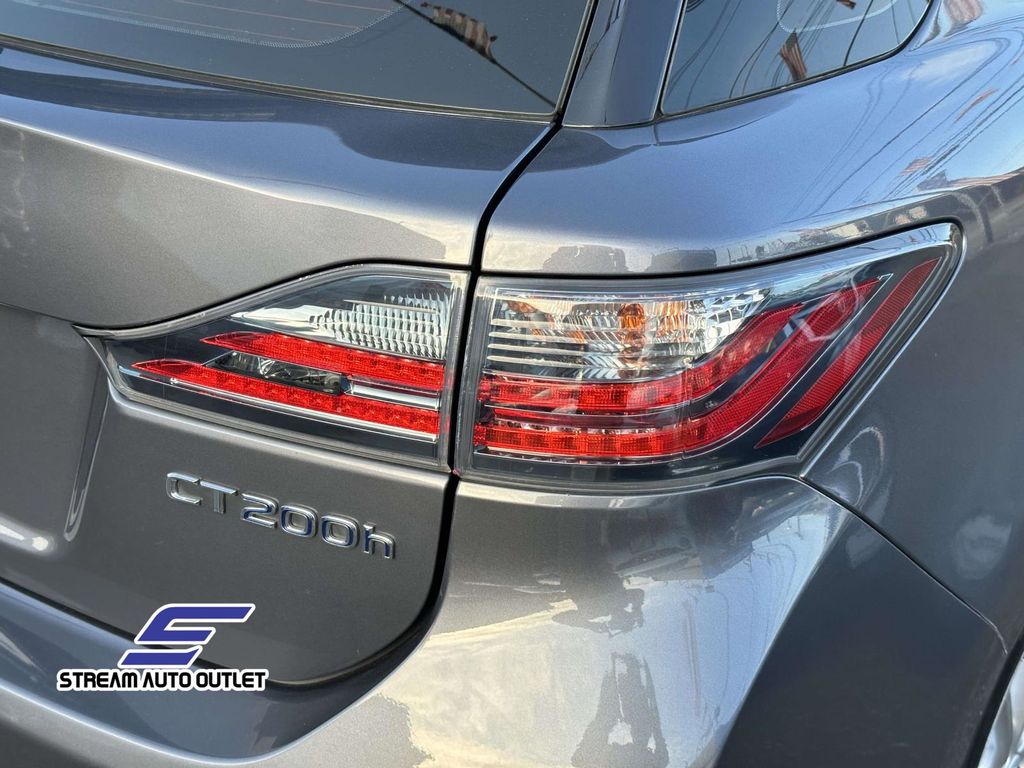 2013 Lexus CT 200h photo 12