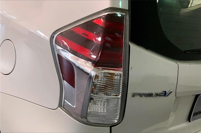 2017 Toyota Prius V Two photo 26