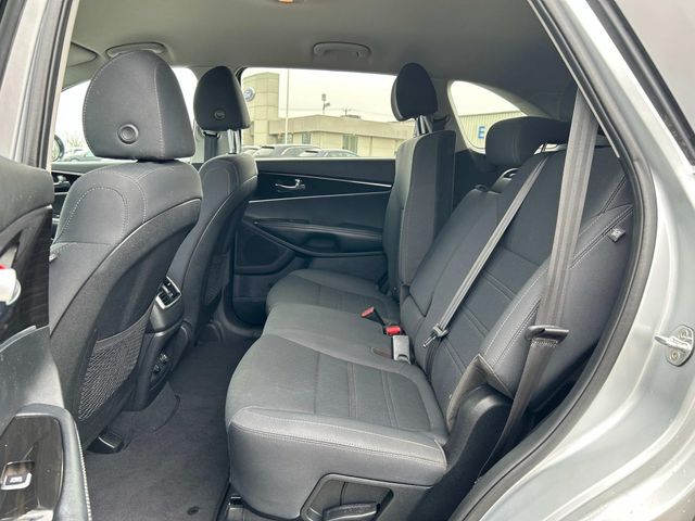 2019 Kia Sorento S photo 9