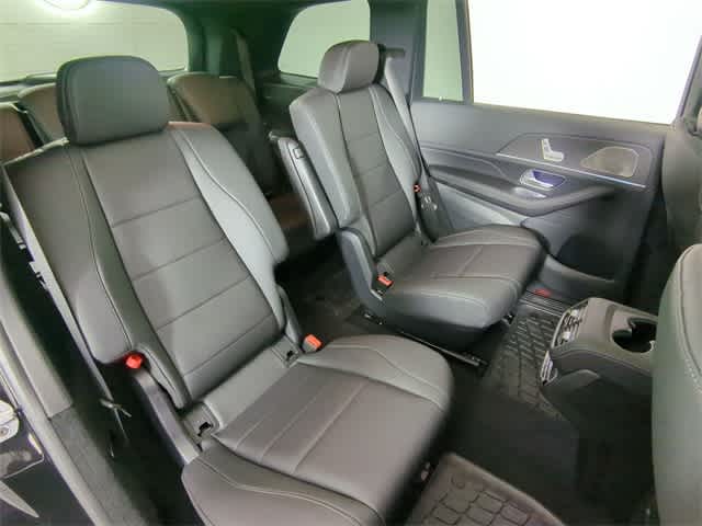2025 Mercedes Benz GLS 450 photo 21