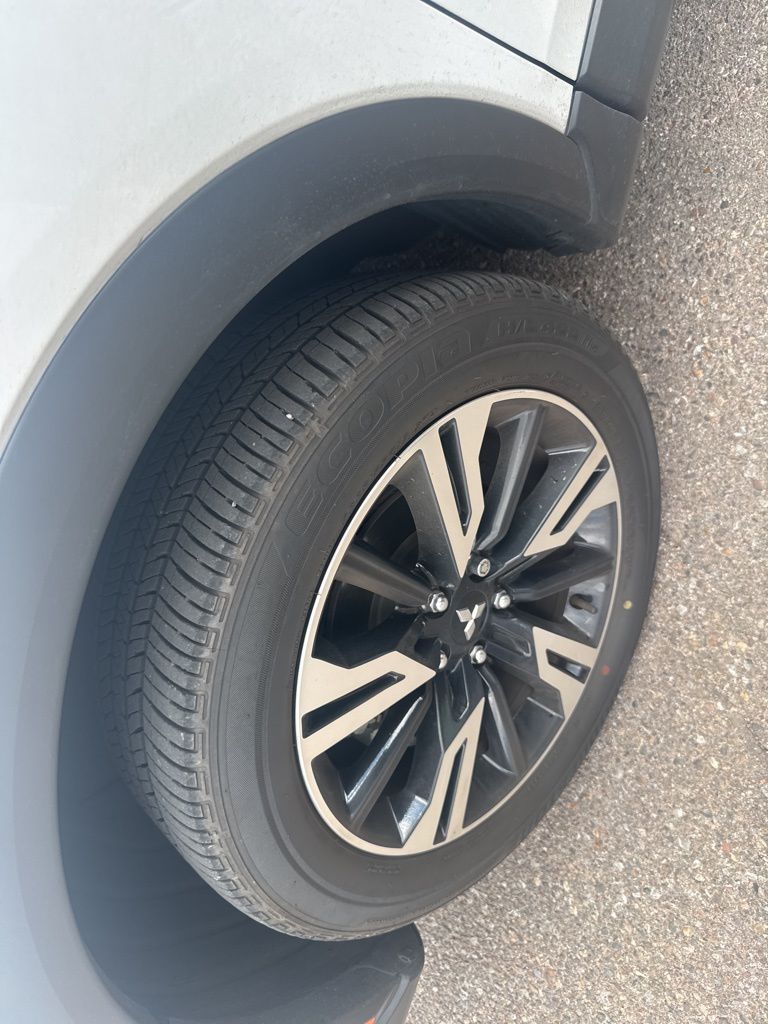 2024 Mitsubishi Eclipse Cross SE photo 13