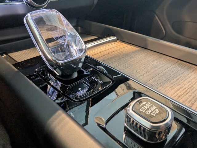 2026 Volvo XC60 B5 Plus photo 18
