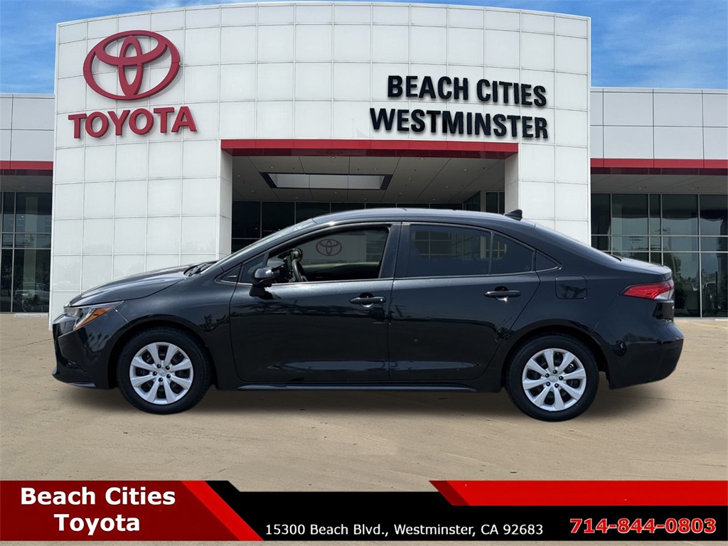 2022 Toyota Corolla LE photo 3