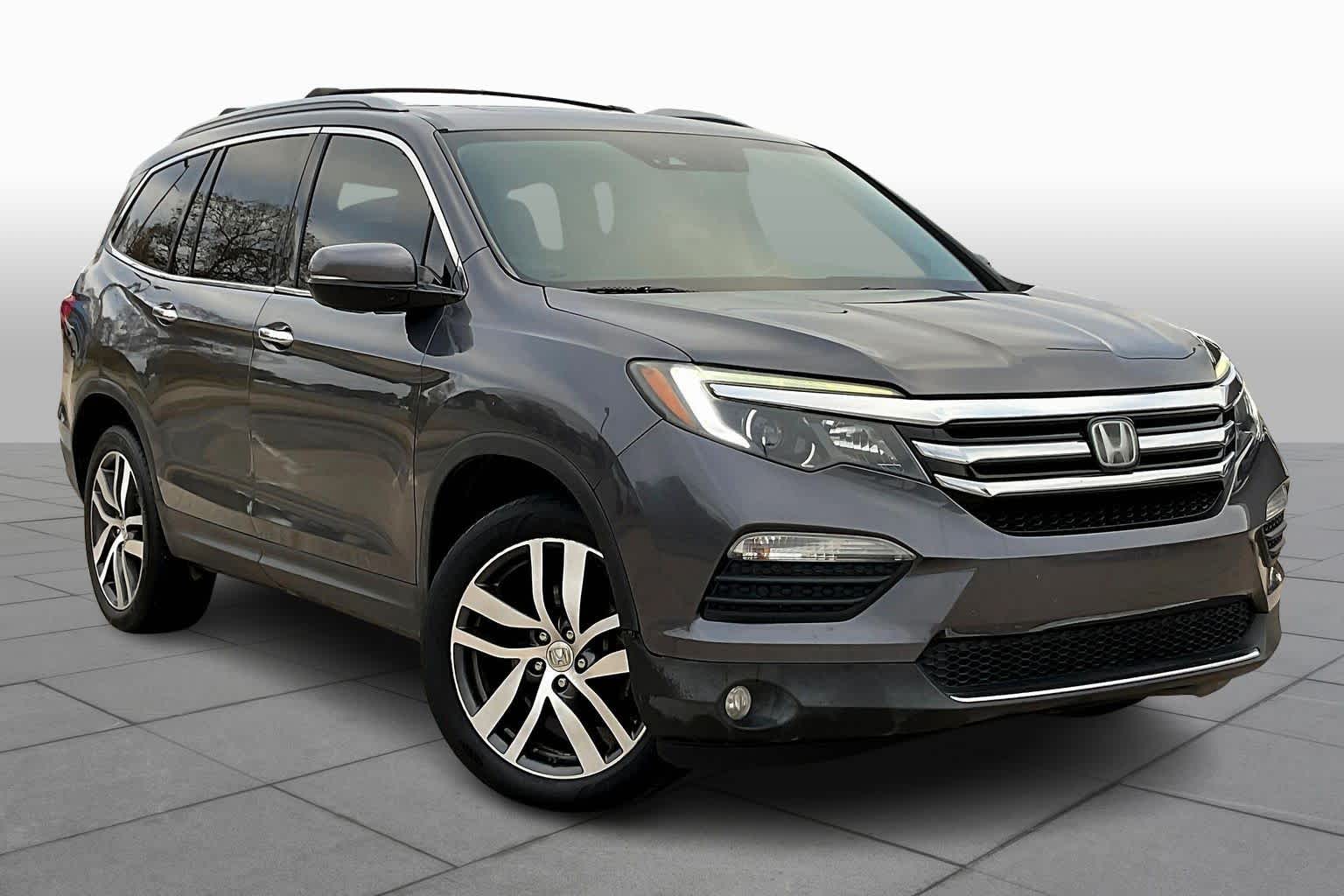 2017 Honda Pilot Elite photo 2