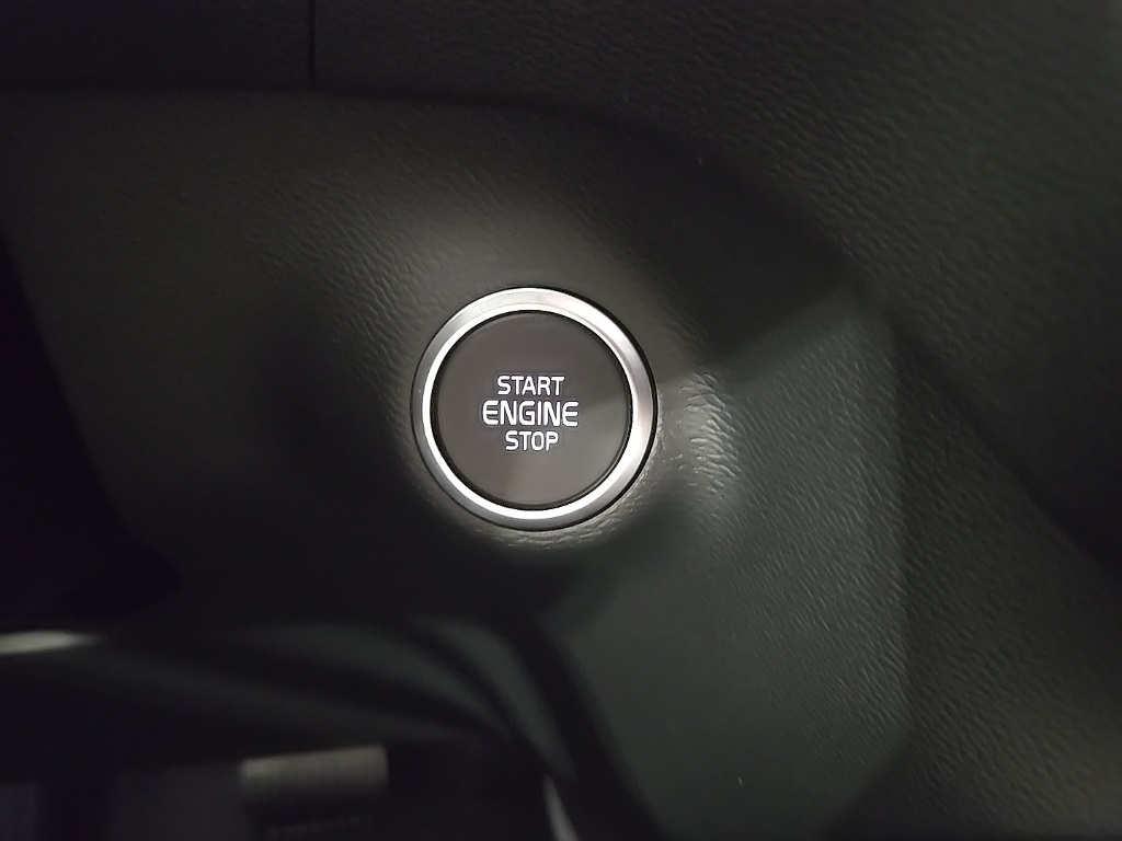 2026 Volvo XC40 Core photo 14