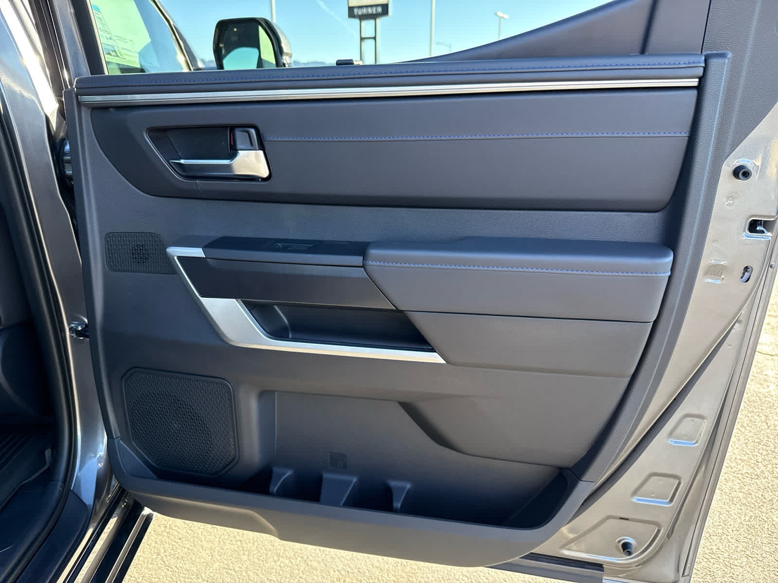 2025 Toyota Tundra Platinum CrewMax photo 32