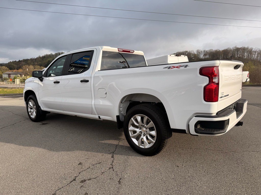 2023 Chevrolet Silverado 1500 Custom photo 3