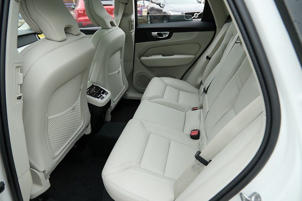 2026 VOLVO XC60 - Image 18