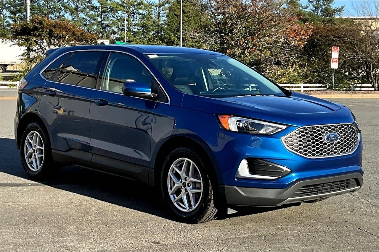 2023 Ford Edge SEL photo 2