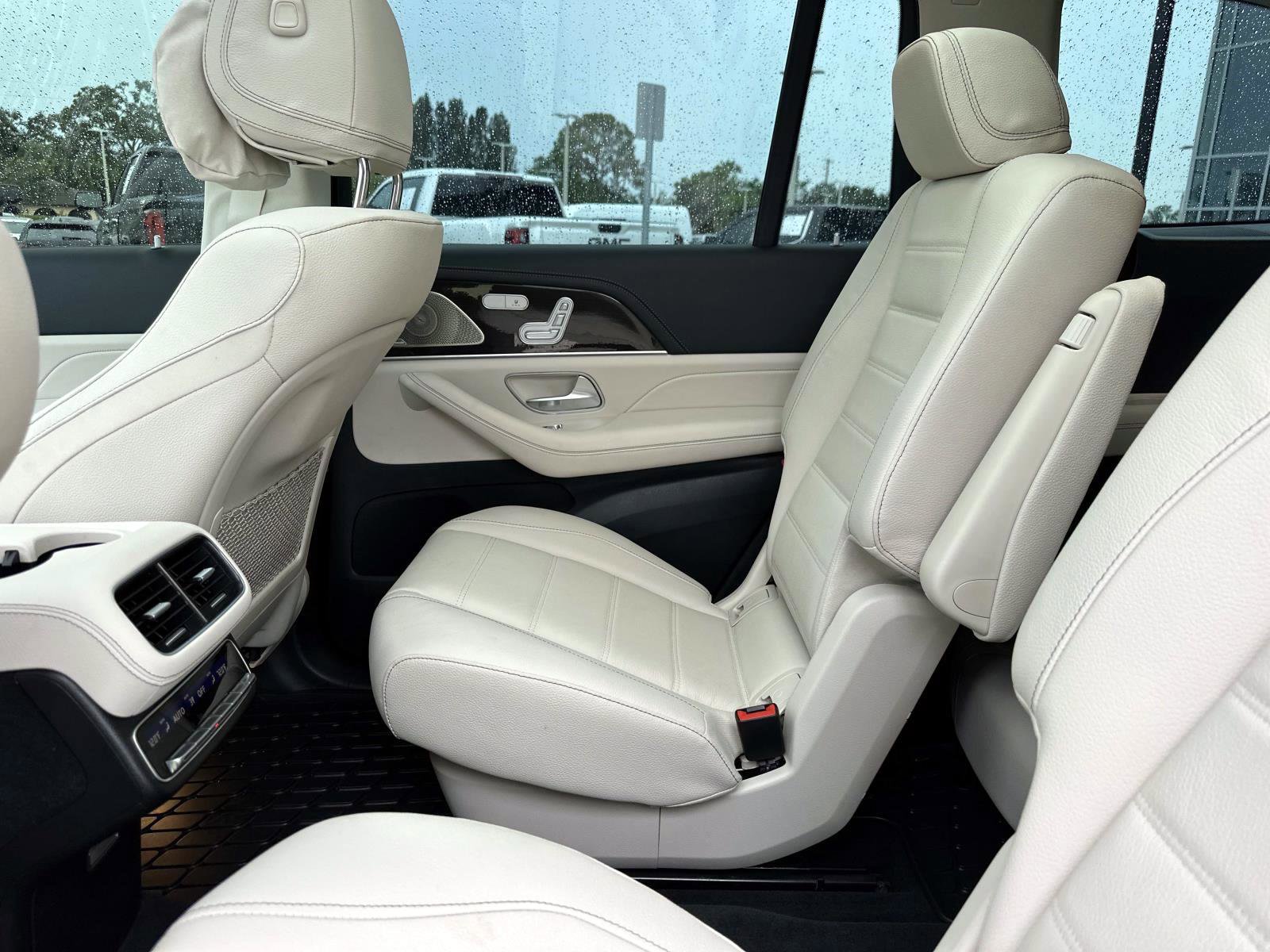2025 Mercedes Benz GLS 580 4MATIC photo 13
