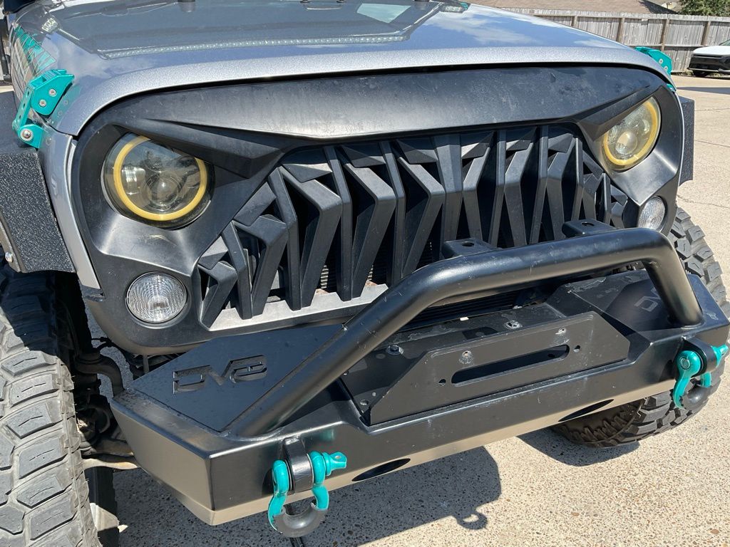2016 Jeep Wrangler Unlimited Rubicon photo 19