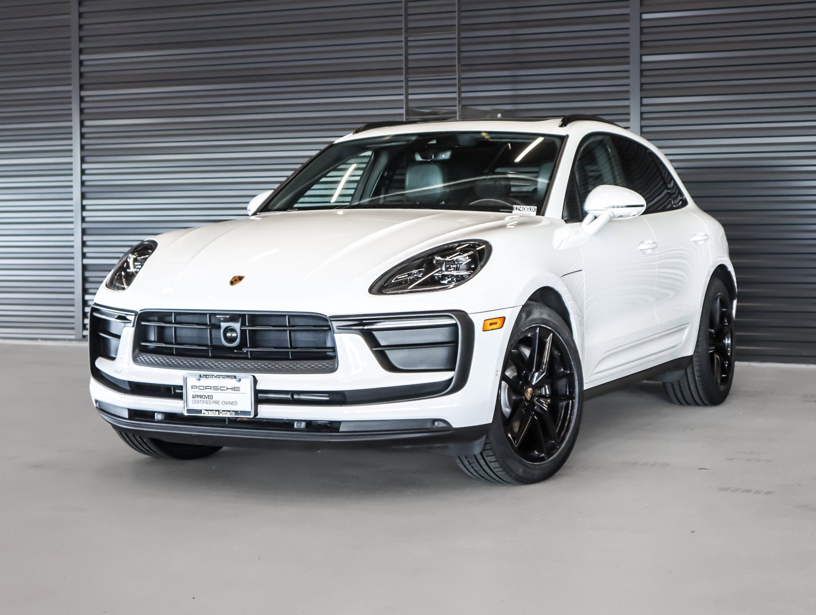 2023 Porsche Macan T's photo