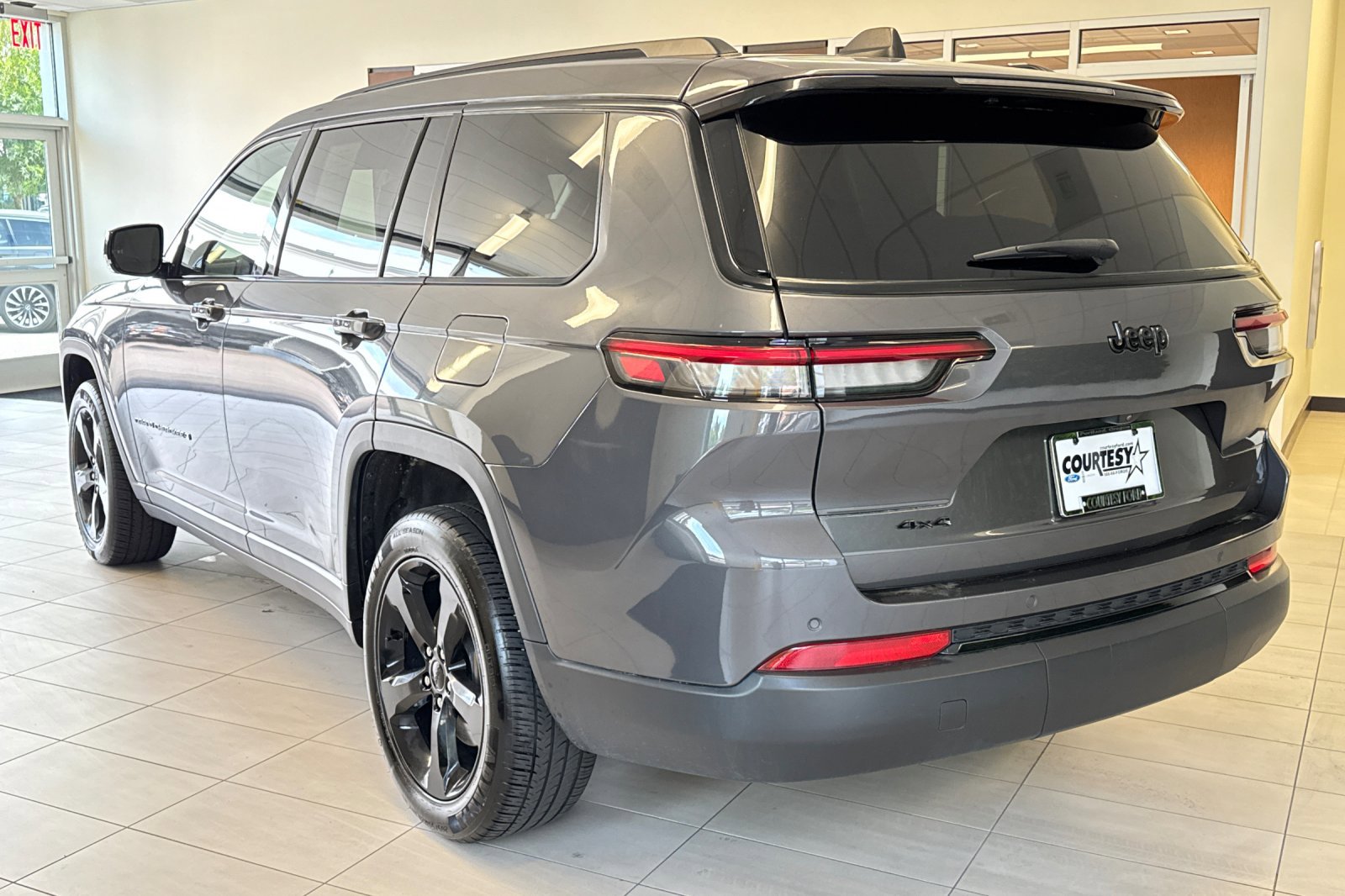 2023 Jeep Grand Cherokee Altitude photo 4