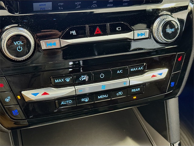 2023 Ford Explorer ST photo 18
