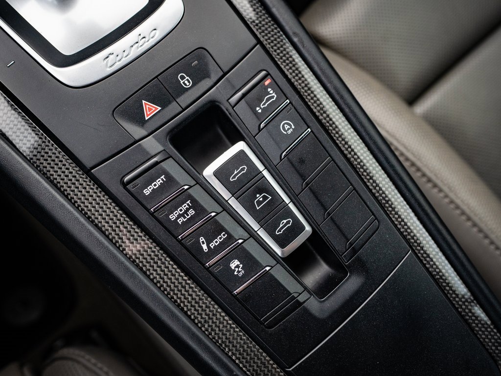 2014 Porsche 911 Turbo S photo 24