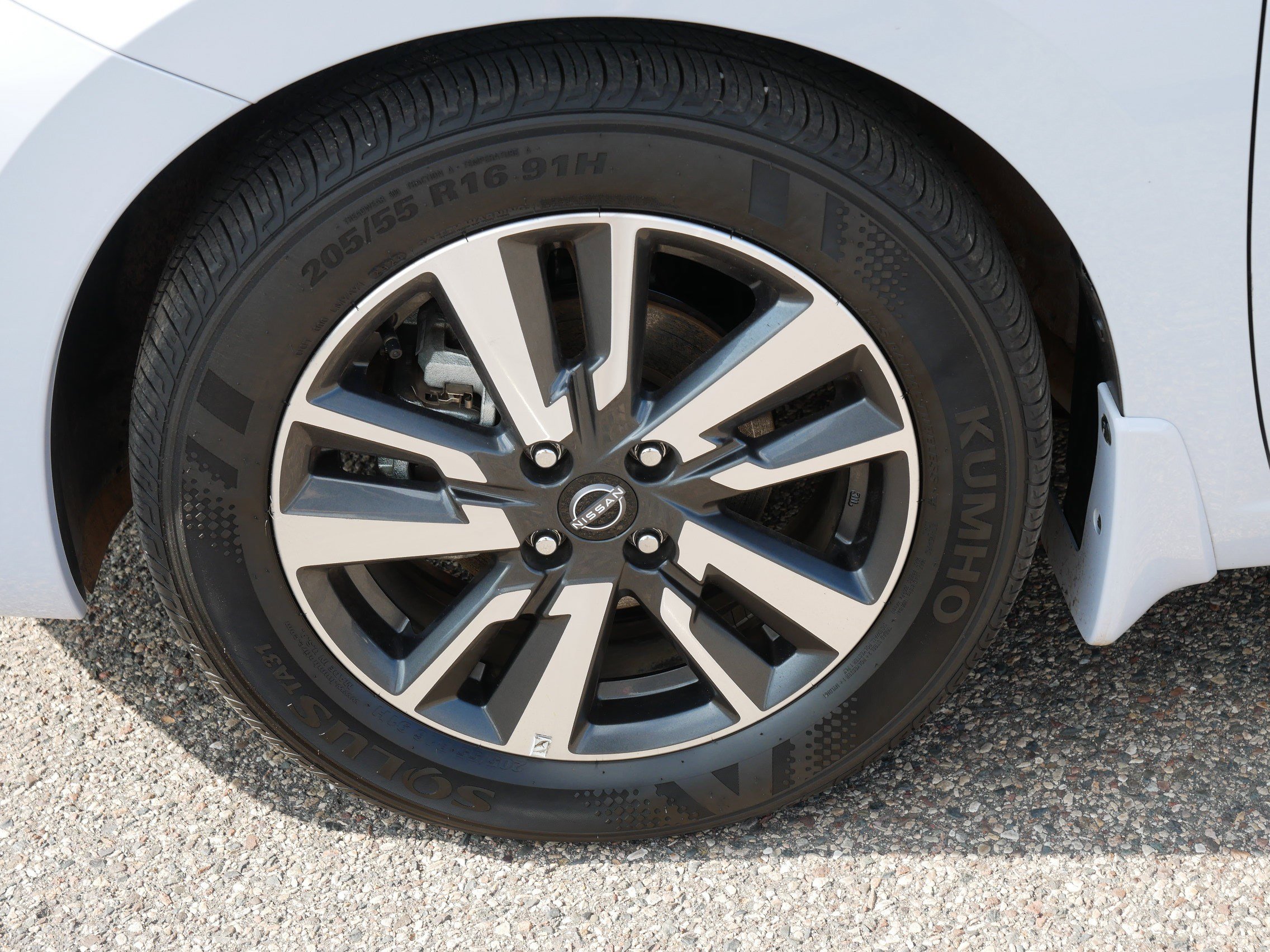 2024 Nissan Versa SV photo 15
