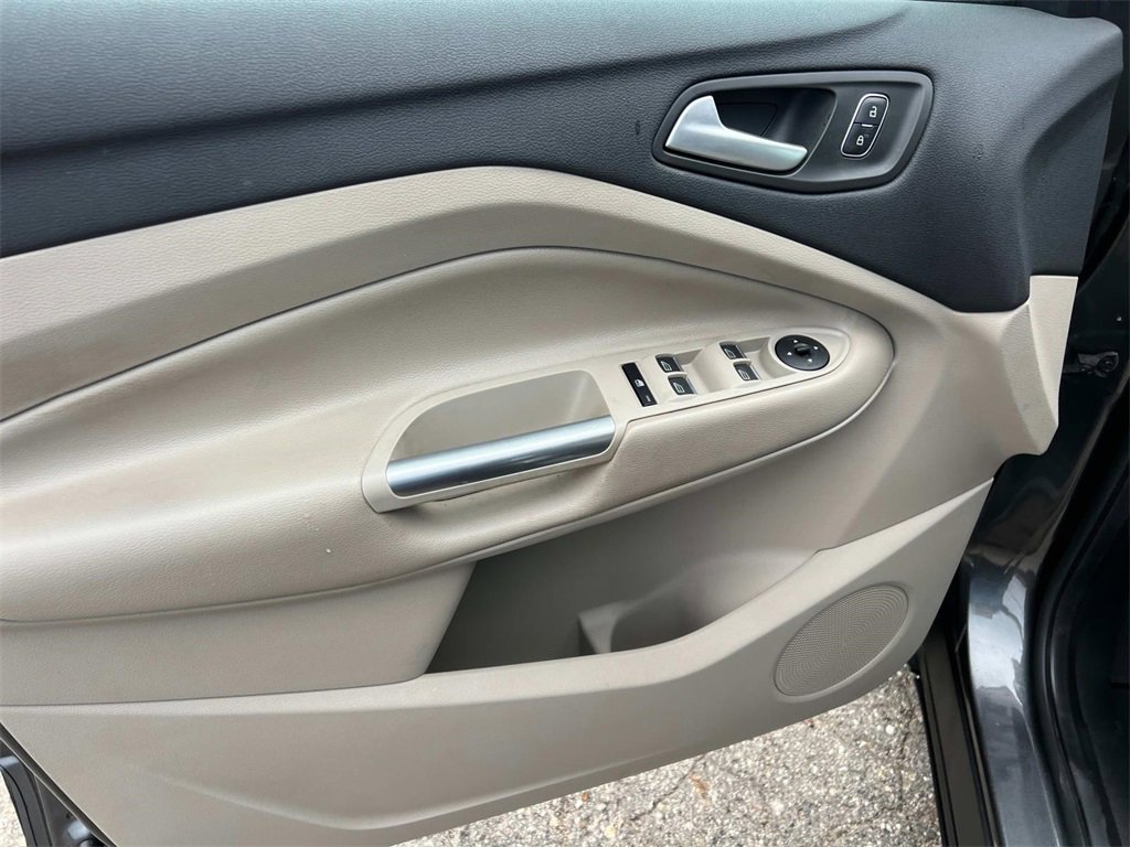 2019 Ford Escape SEL photo 12