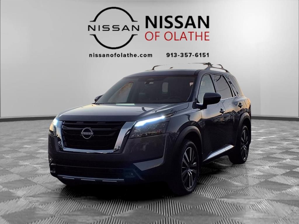 2025 Nissan Pathfinder Platinum's photo