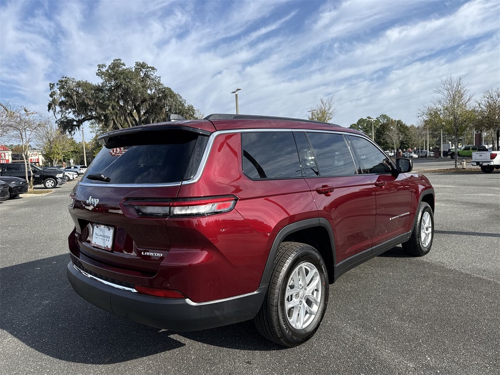 2025 Jeep Grand Cherokee Laredo photo 2