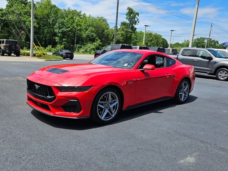 2025 Ford Mustang GT Premium photo 3