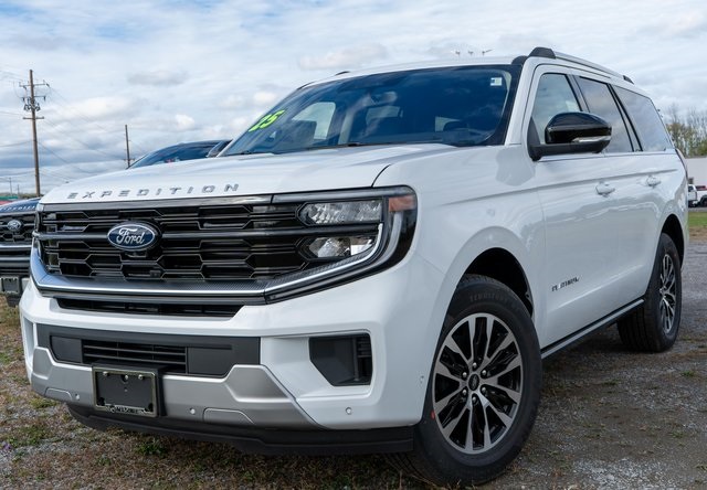 2025 Ford Expedition Platinum's photo