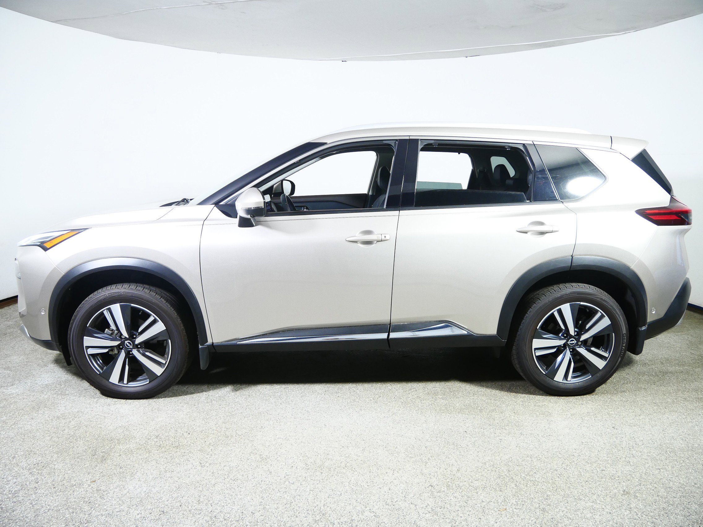 2022 Nissan Rogue Platinum AWD photo 4