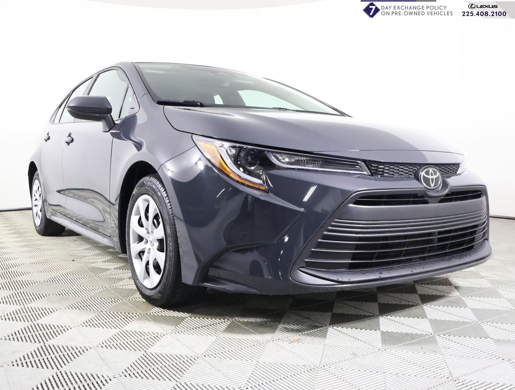 2024 Toyota Corolla LE's photo