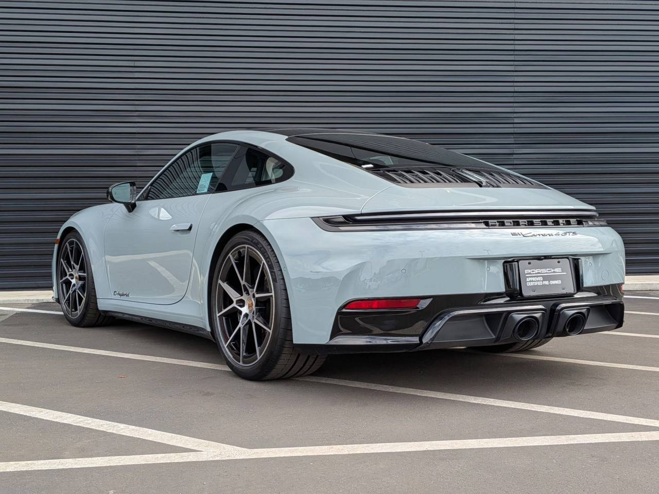 2025 Porsche 911 4 GTS photo 3