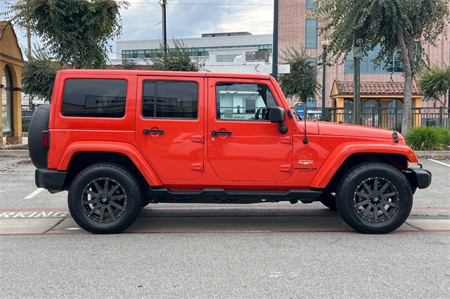 2015 Jeep Wrangler Unlimited Sahara photo 3