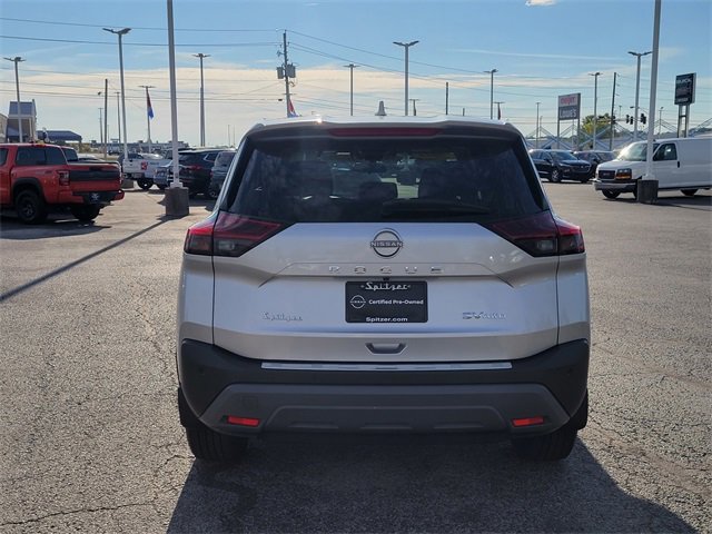 2022 Nissan Rogue SV photo 2