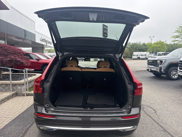 2022 Volvo XC60 B5 Inscription photo 23