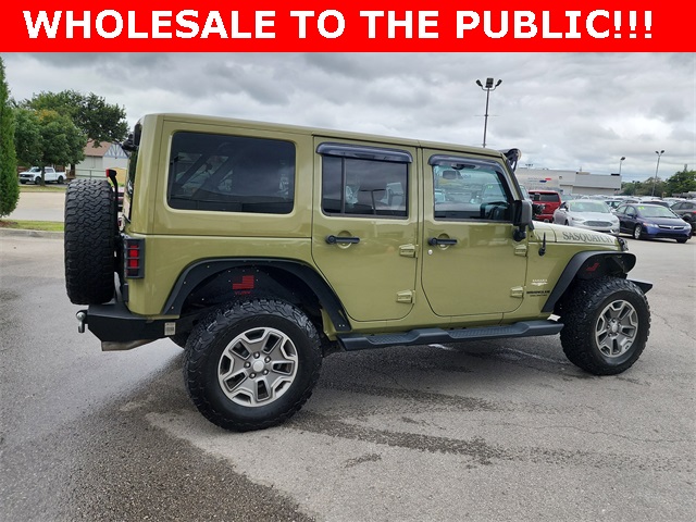 2013 Jeep Wrangler Unlimited Sahara photo 2
