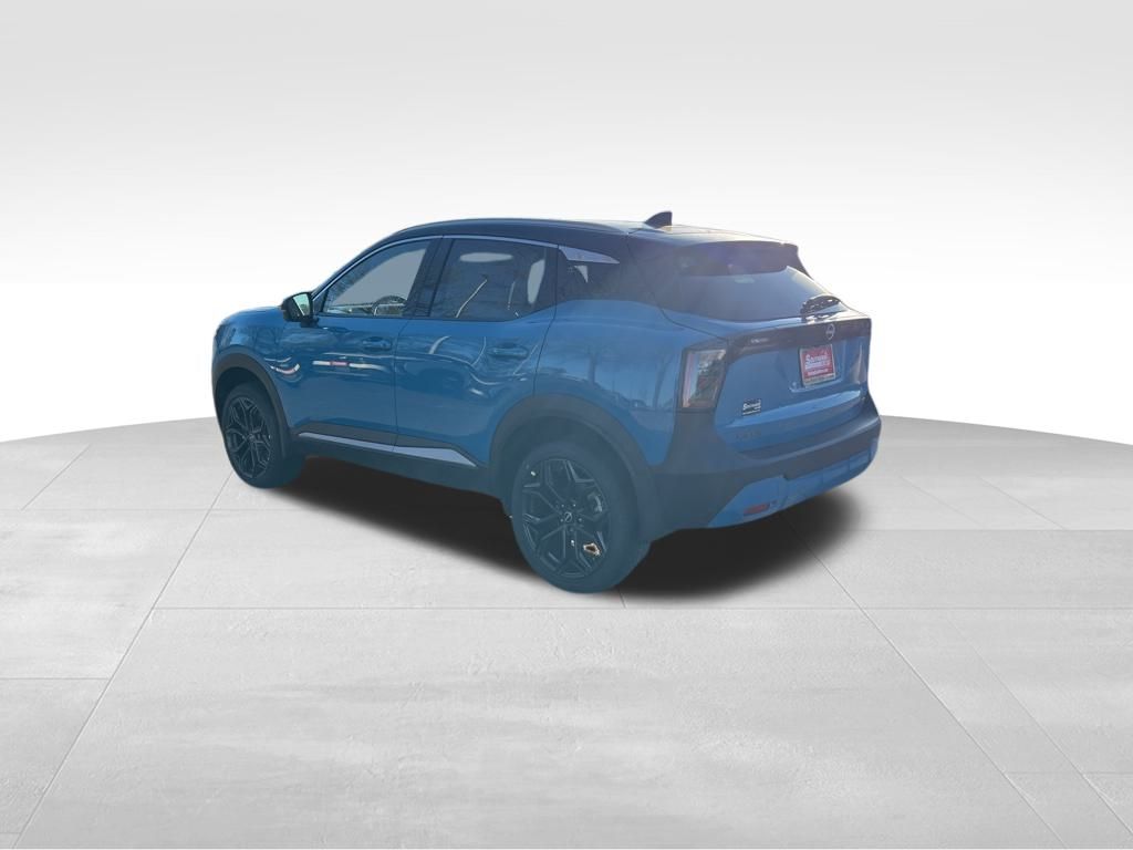 2025 Nissan Kicks SR photo 2