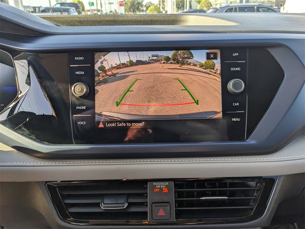 2024 Volkswagen Taos SE photo 23