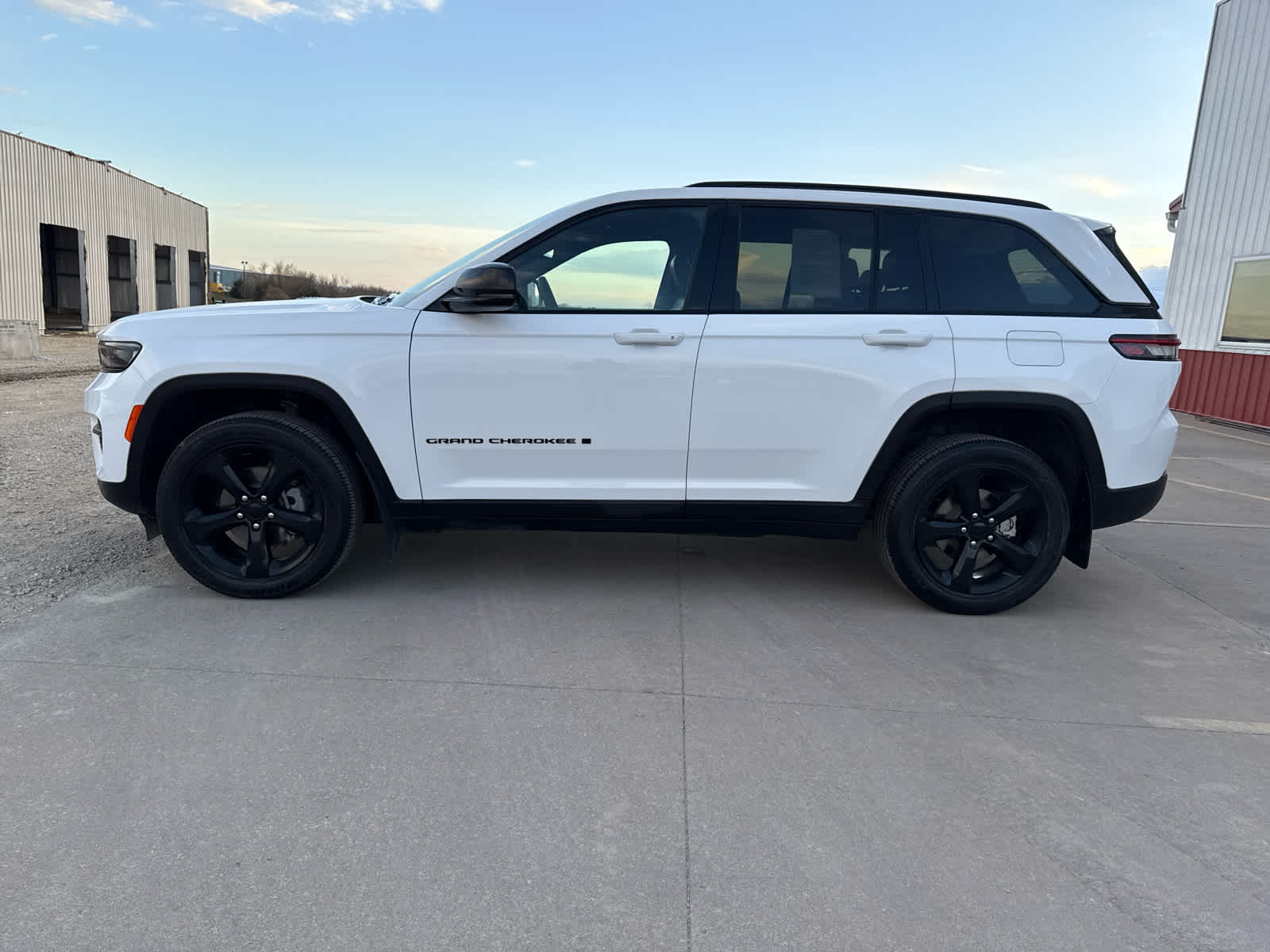 2023 Jeep Grand Cherokee Altitude photo 4