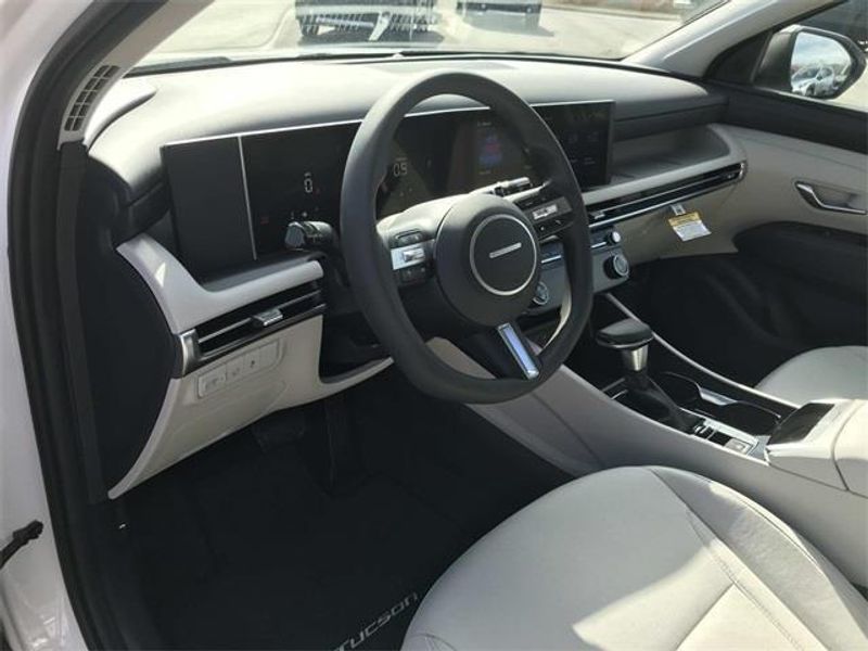 2025 Hyundai Tucson SEL photo 3