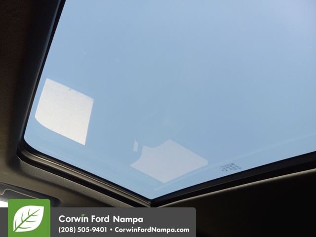 Used 2023 Green Chevrolet High Country image 26